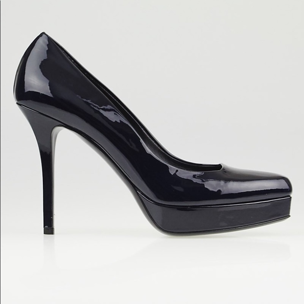 GUCCI
Marine Patent Leather 'Tile' Mid-Heel Square-Toe Platform Pumps Size 39